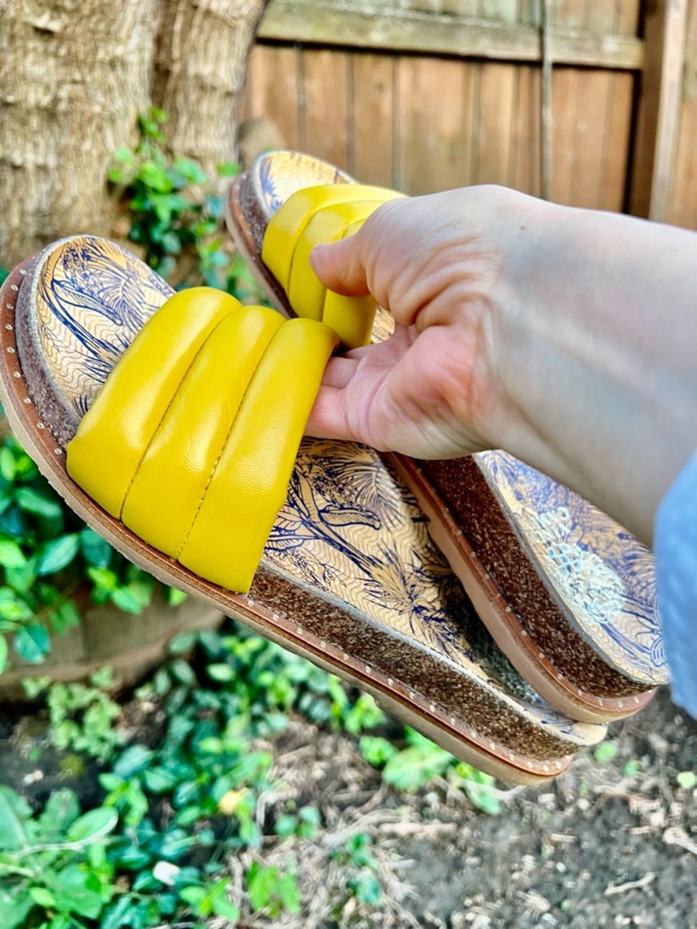 NWOB Vince Camuto Mustard Yellow Quilted Puffer Wedge Cork Slides Sandals 9-1/2 - Picture 15 of 16